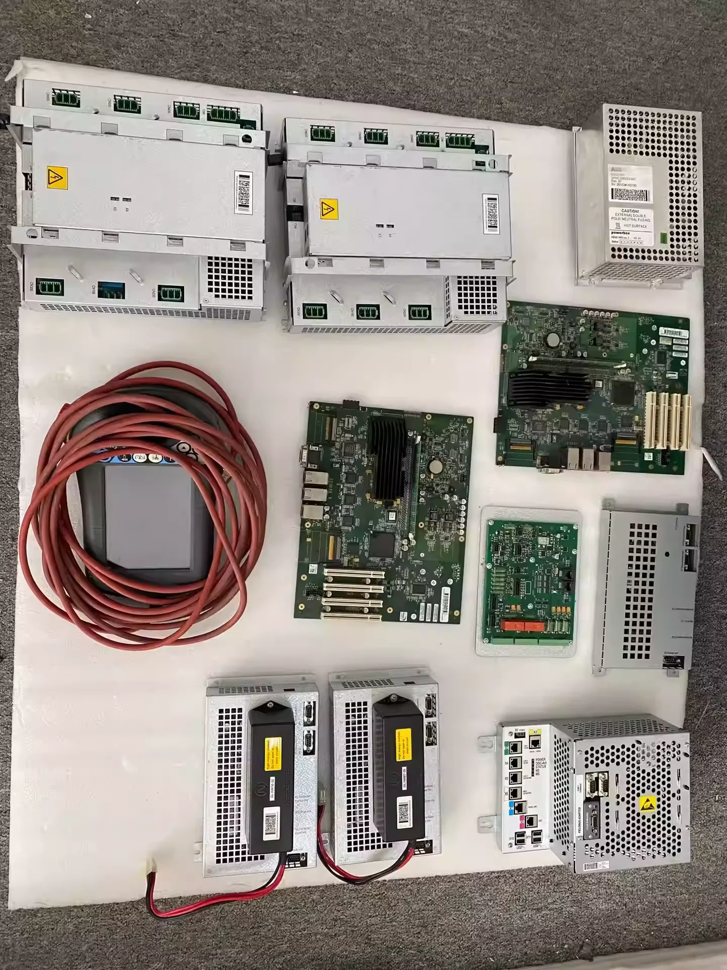 

DSQC400 3HAC 030162 -001 защитная доска шкафа второго поколения