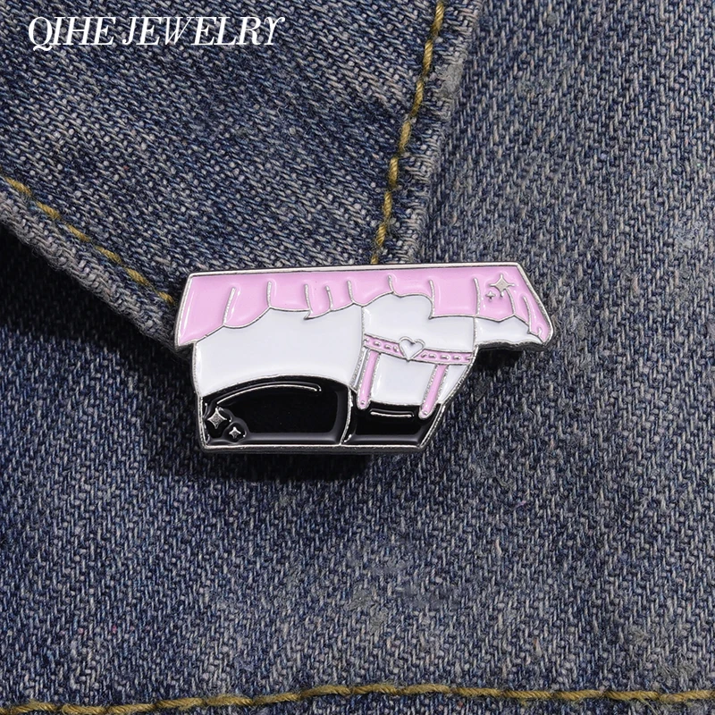 Cartoon Anime Girl Sexy Miniskirt Thigh Brooch Enamel Pin Creative Metal Badge Clothes Backpack Lapel Pin Jewelry Accessories