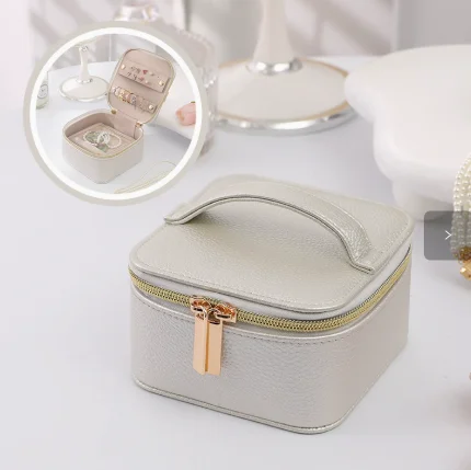 

Многоцветный портативный набор для хранения украшений: сумка для ожерелий, коробка для серег, колец, браслетов, крестообразная шкатулка для украшений.