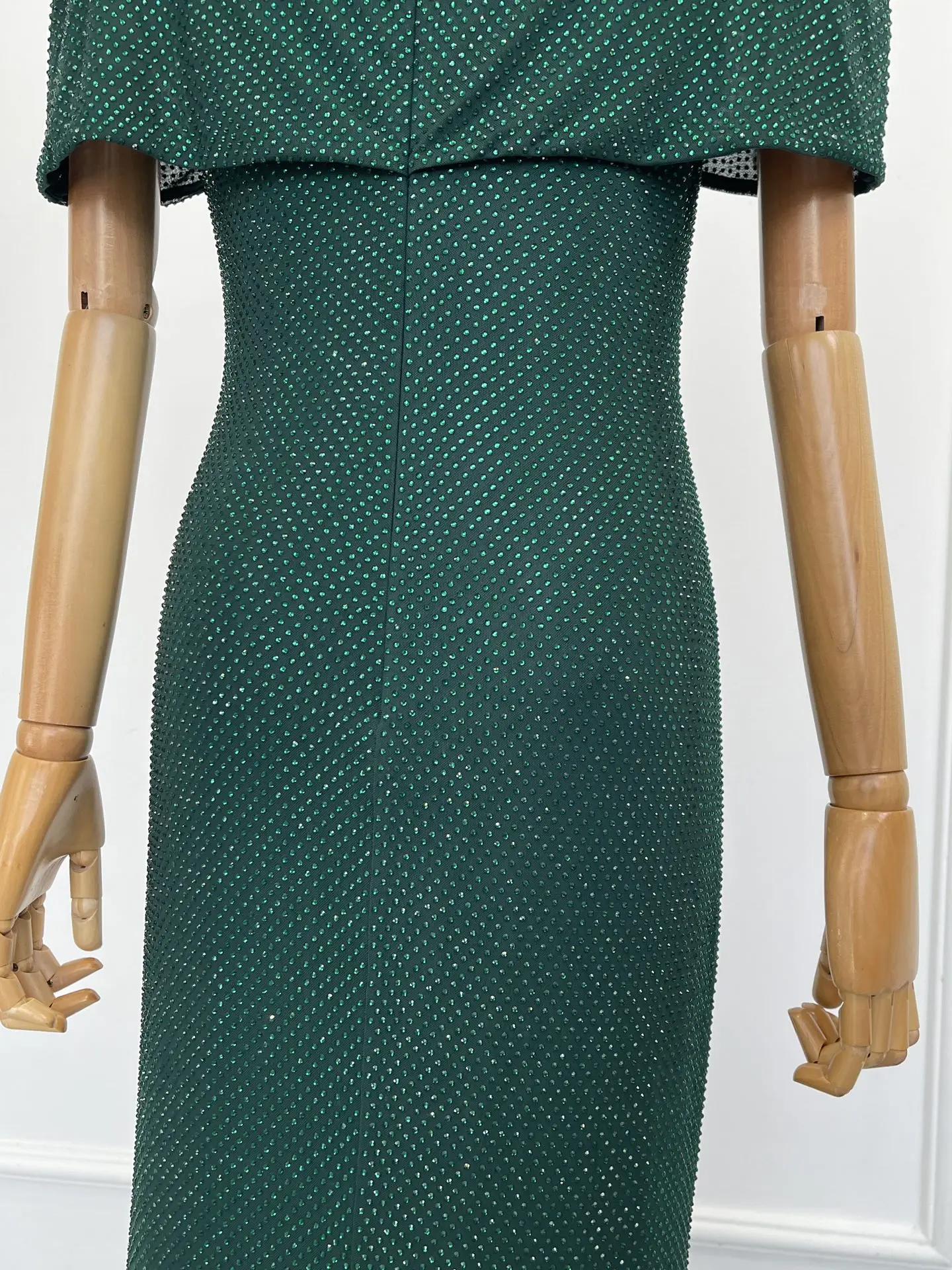 Nowa, zielona sukienka maxi z krótkim rękawem, zdobiona diamentami, idealna na imprezę, model 2025.