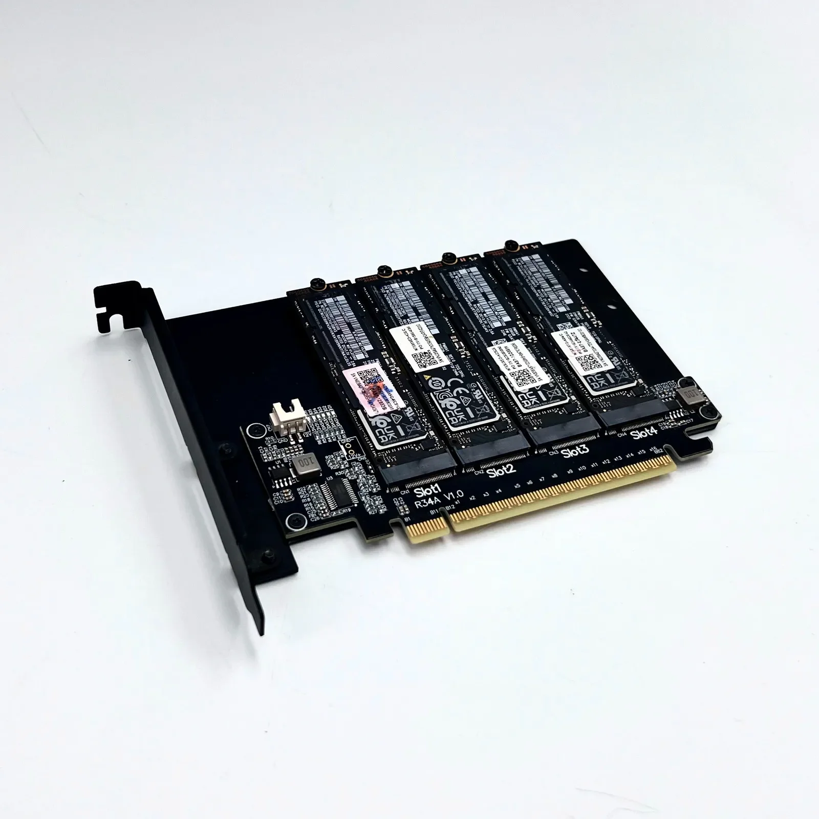 بطاقة توسيع محول القرص الصلب PCIe 5.0 X16 إلى 4 منافذ M.2 NVMe، 4 * 128 جيجابت في الثانية بطاقة محول مقسمة واحدة إلى أربعة أربعة