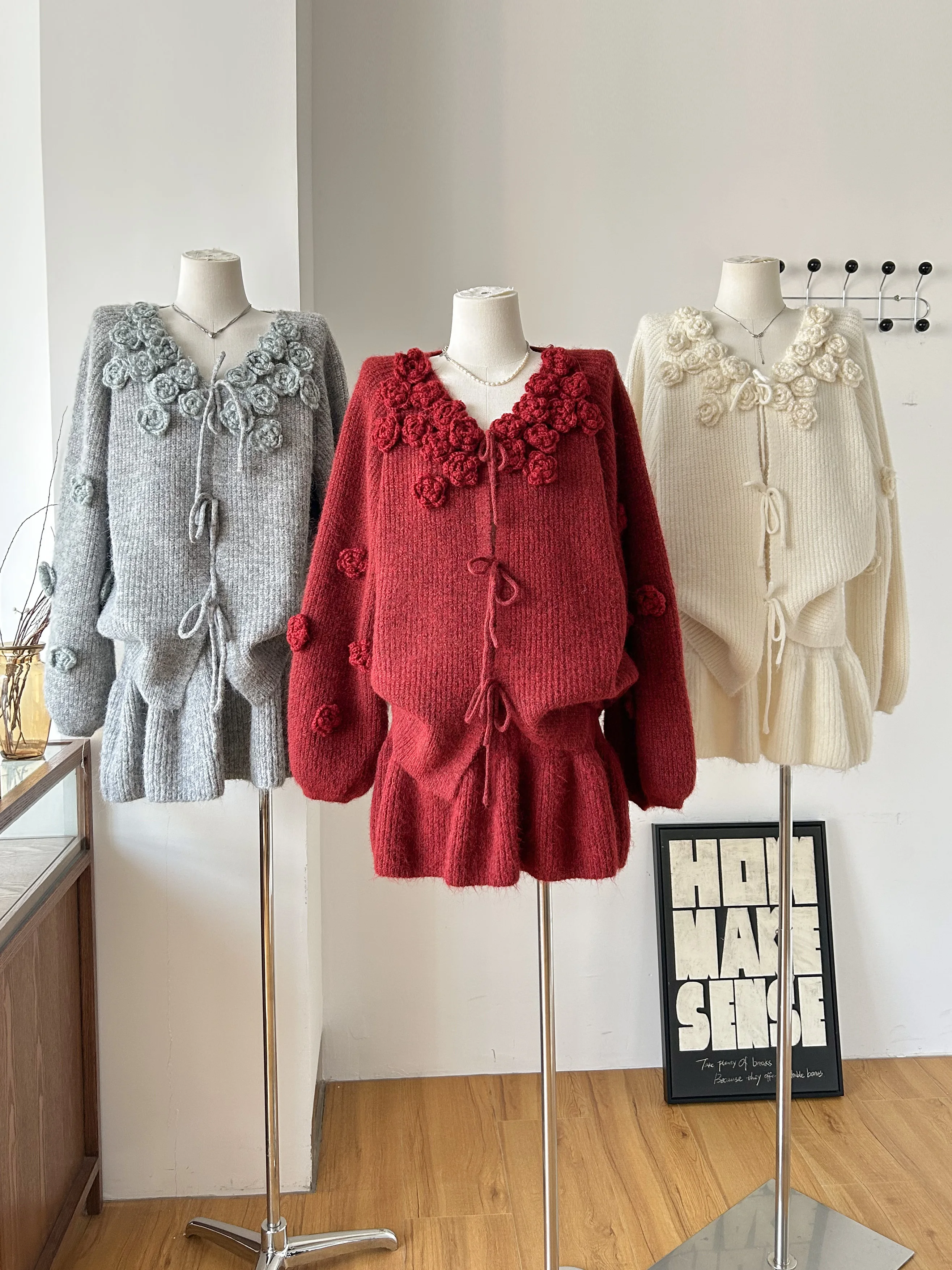 

Женский осенне-зимний комплект из двух предметов, женский кардиган с v-образным вырезом и длинным рукавом, 3d цветы, свободный кардиган на шнуровке + короткая юбка трапециевидной формы