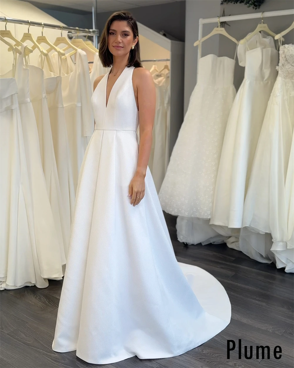 Robes de mariée blanches simples personnalisées, Robe de mariée trapèze classique en Satin avec boutons, Style Sexy, col en v, sans manches