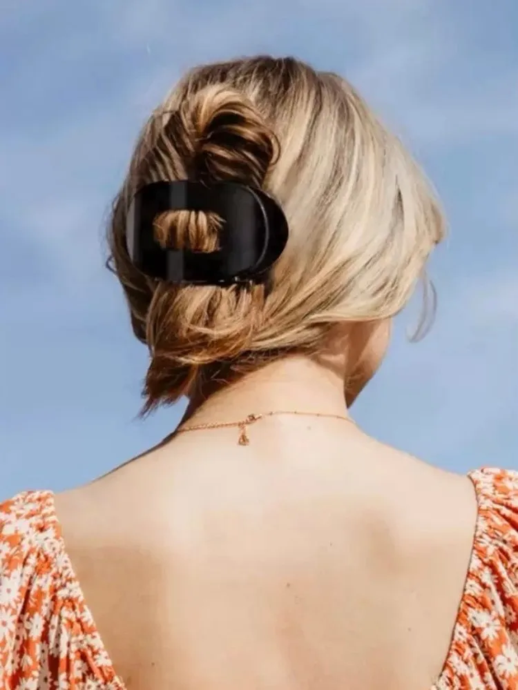 Stilvolle ovale flache Haarspangen für Damen – für optimalen Halt – erhältlich in einfarbigen Farben und Leopardenmuster für vielseitigen Einsatz – Detail 1