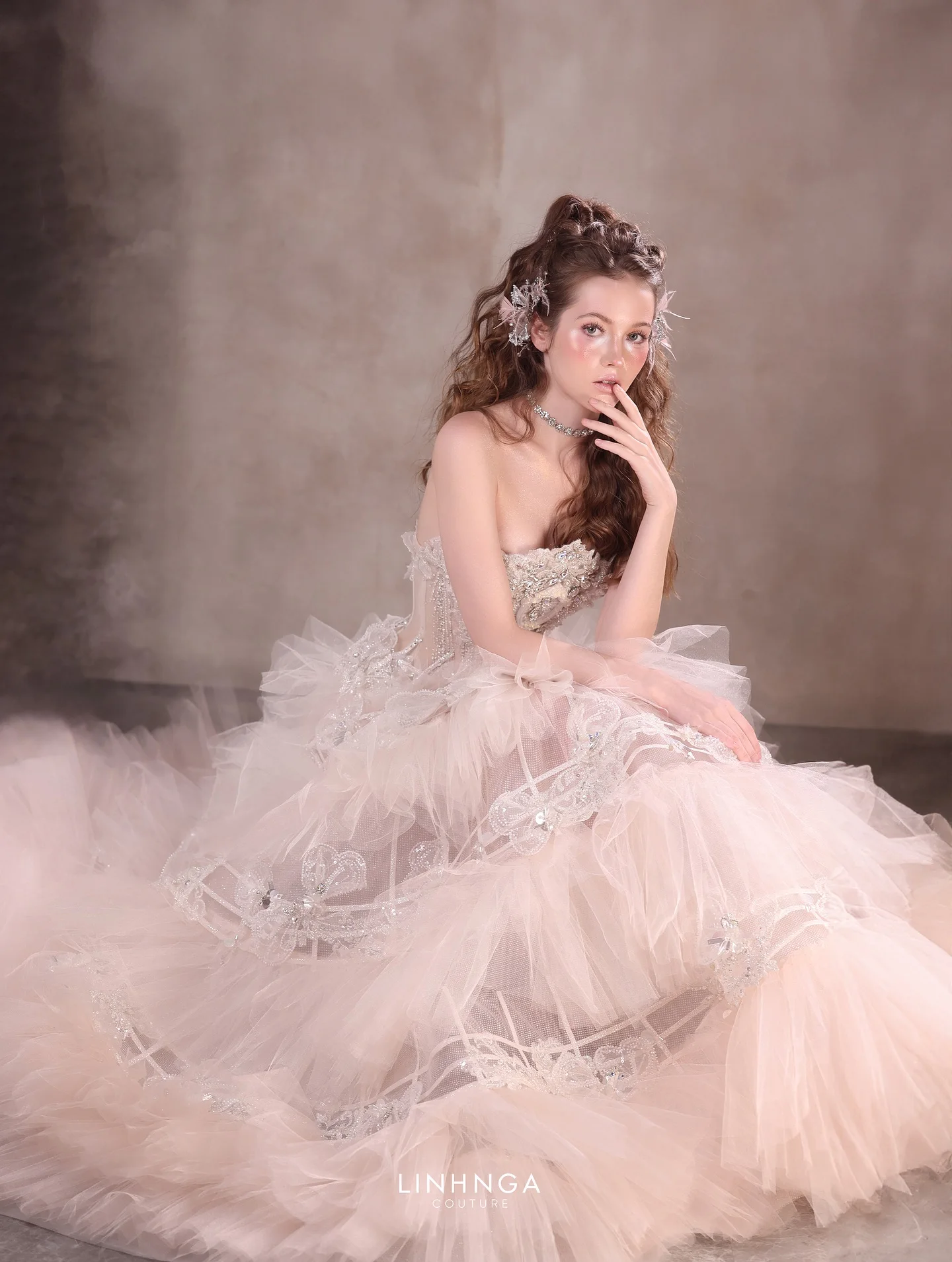 Vestido de noiva romântico em camadas de tule, vestido de noiva com apliques de renda, vestido de chá de panela com cristais brilhantes, 2025