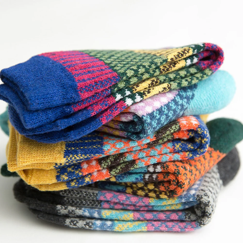 5Pairs الشتاء الجوارب النساء جوارب صوفية دافئة منتصف العجل طول النمط الوطني مريحة النساء جوارب من الصوف. هدية الكريسماس