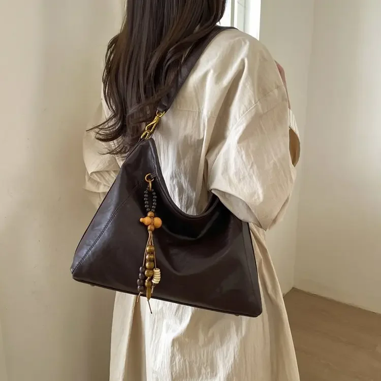 

Niche Retro Soft Leather Tote Bag Women's 2026 New Casual Simple Underarm Bag Large Capacity Shoulder Messenger Bag