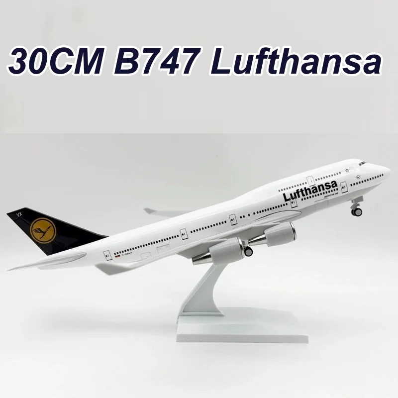 

Масштабная модель самолета Boeing 747 Lufthansa Airways, 30 см, 1:240, литая, для коллекции и демонстрации