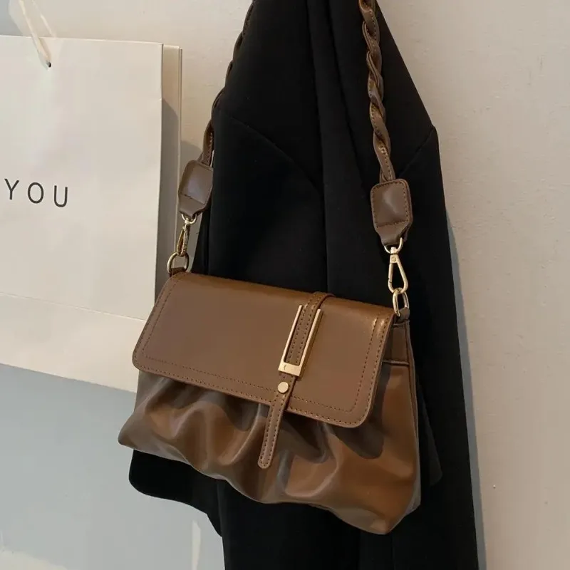 

Популярная в этом году женская сумка. Универсальная сумка-мессенджер на одно плечо подмышками. Интернет-сумка-мессенджер со знаменитостями. Простая повседневная сумка.