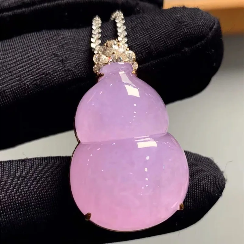 Calabaza de jadeíta violeta de Myanmar con incrustaciones de oro K y colgante de jade en forma de huevo de paloma de color rosa púrpura.