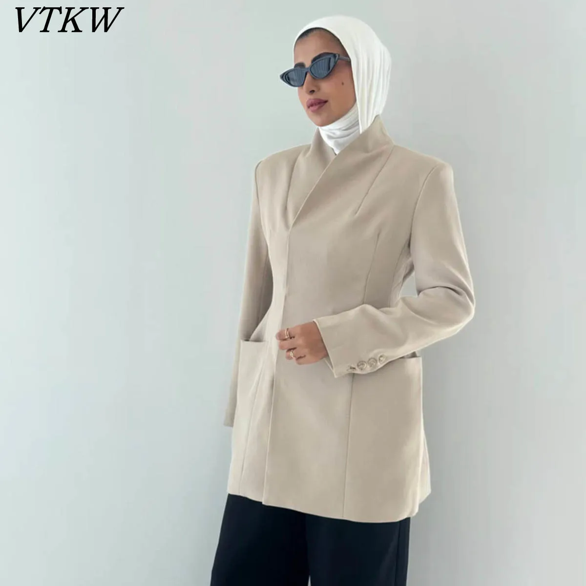 

VTKW Solid Color Button-down Simple Design Casual Versatile Coat 2025 Spring Season Women's Blazer Quality Business Suit Style