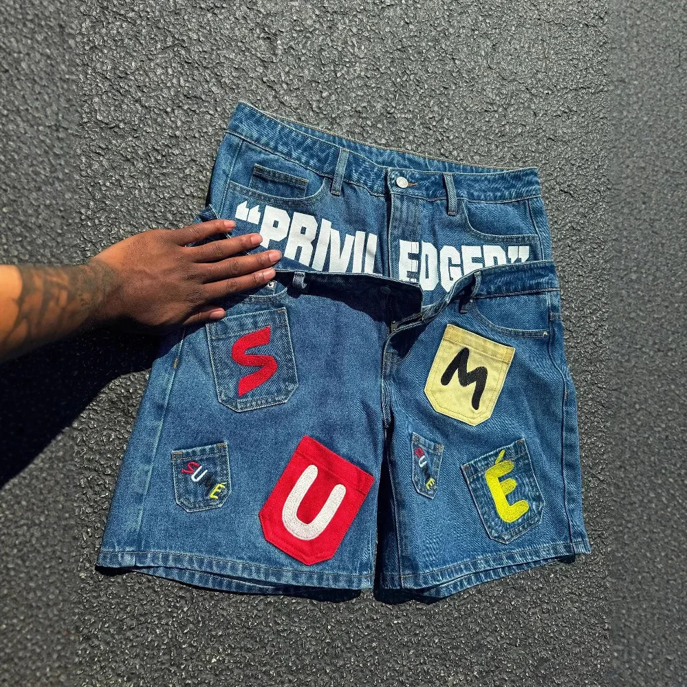 

Summer Hip Hop Denim Shorts Vintage Patchwork Design Streetwear Retro Washed Distressed 3D Letter Embroidery Multi-Pocket Y2K