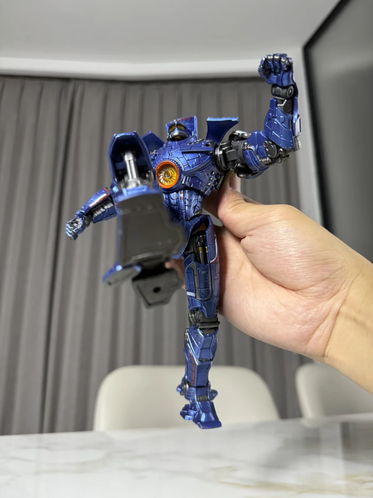 100% juguetes Mecha genuinos personajes clásicos figura de acción Gipsy Danger muñeca coleccionable juguetes de moda regalo de Navidad de escritorio