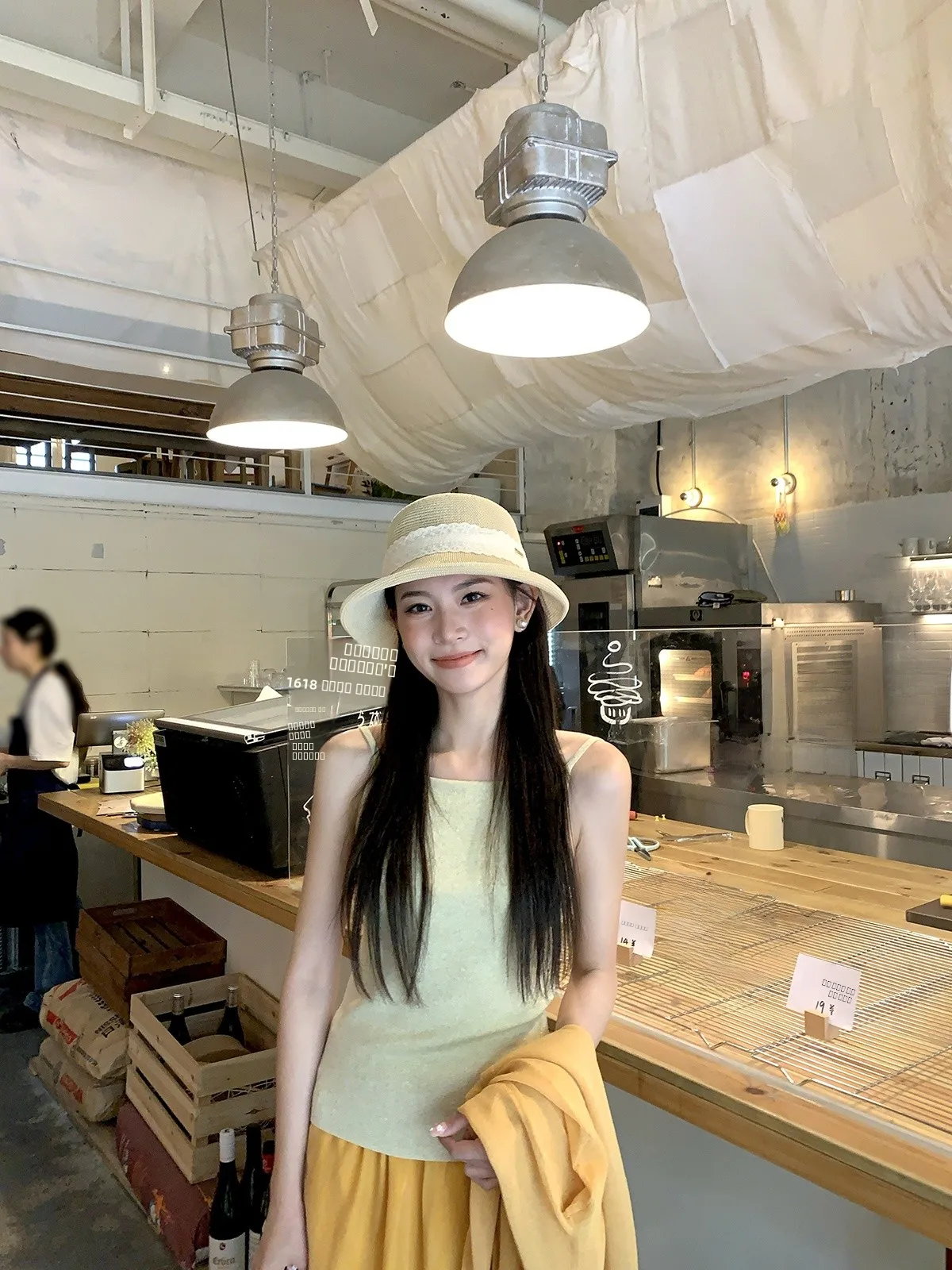 

Легкий летний топ от Huang Liang Elovey: универсальная белая облегающая женская майка для коррекции фигуры, модная коллекция 2025 года