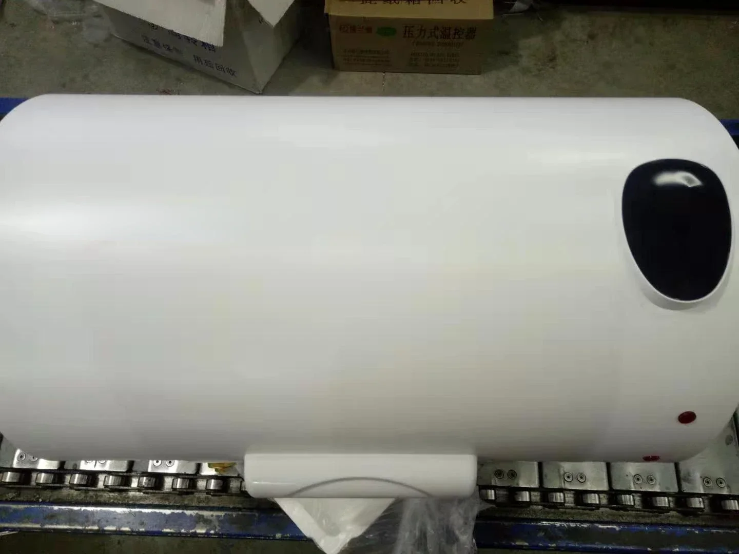 中国OEM工場製 家庭用100L DCソーラーPV給湯器 エナメルコーティングタンク付き