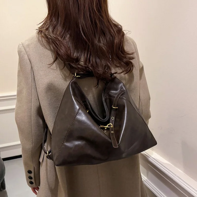 

Винтажная женская сумка Orb с уникальной сферической формой и роскошным кожаным покрытием