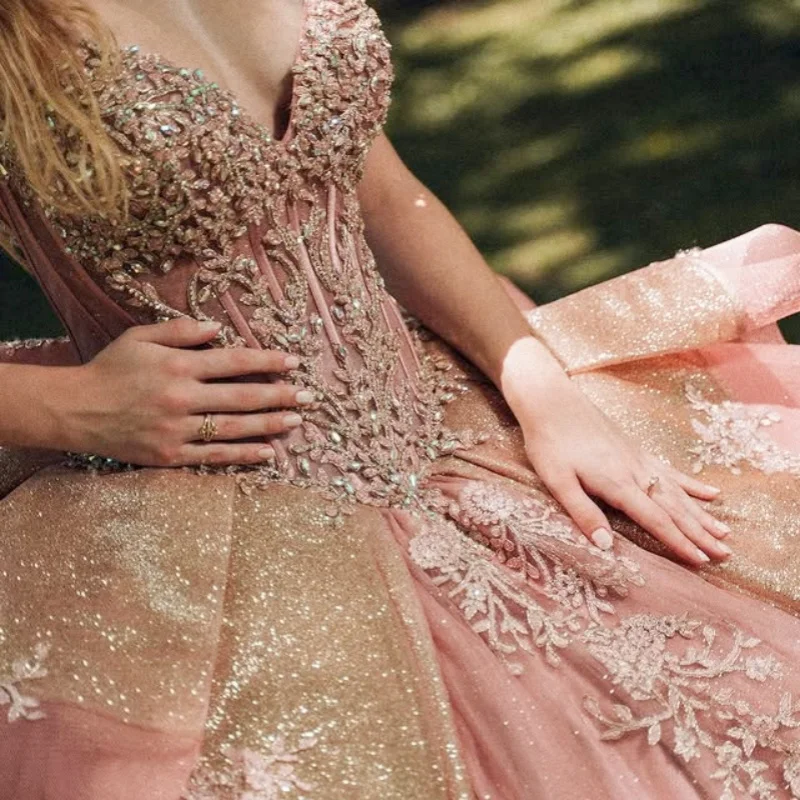 

Блестящее розовое платье Quinceanera с открытыми плечами и кристаллами в виде цветка, длинный хвост с бантом, платья de 15, Quinceanera ﻿ Настроить
