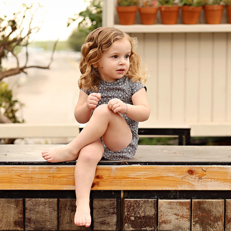 SS25 สาวชุดดอกไม้ทารก romper ครอบครัวจับคู่เสื้อผ้าทอเสื้อผ้าฤดูร้อนผ้าฝ้ายหวานเด็กสาวชุด