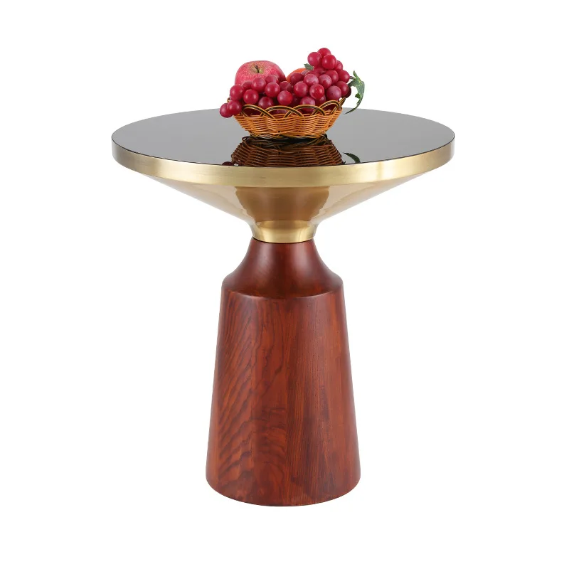 طاولة قهوة من الخشب الصلب، غرفة معيشة بسيطة وحديثة، شقة صغيرة، طاولة قهوة مستديرة