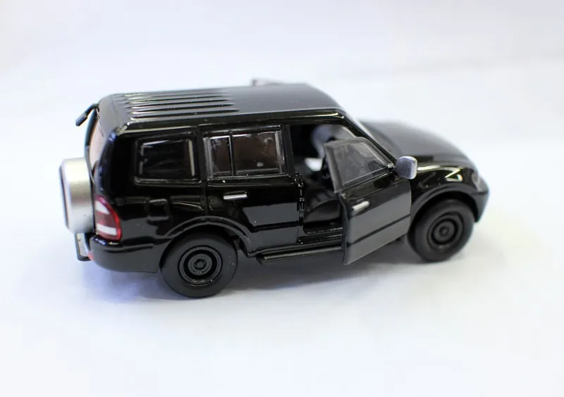 BM Creations 1:64  Pajero 2003 Diecast Alloy Toy Cars Simulation Model For Collection gift