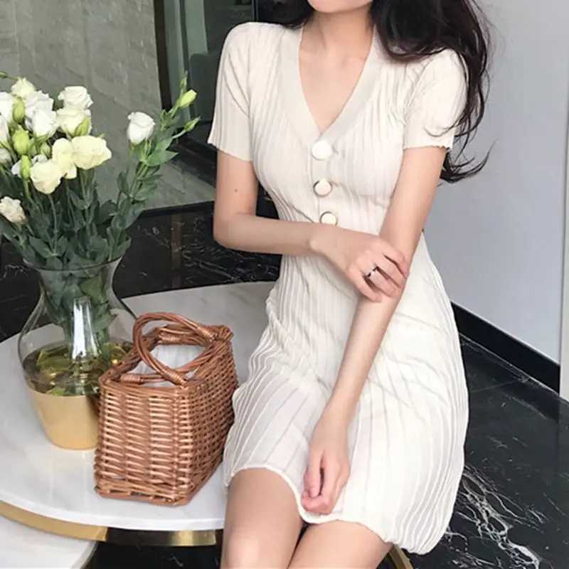 

2024 Summer New Elegant V-neck Slim Folded Ice Silk Knitted Short Sleeved Dress