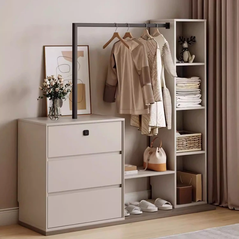 

Навесной шкафчик для спальни с интегрированной системой хранения у кровати и дверцей