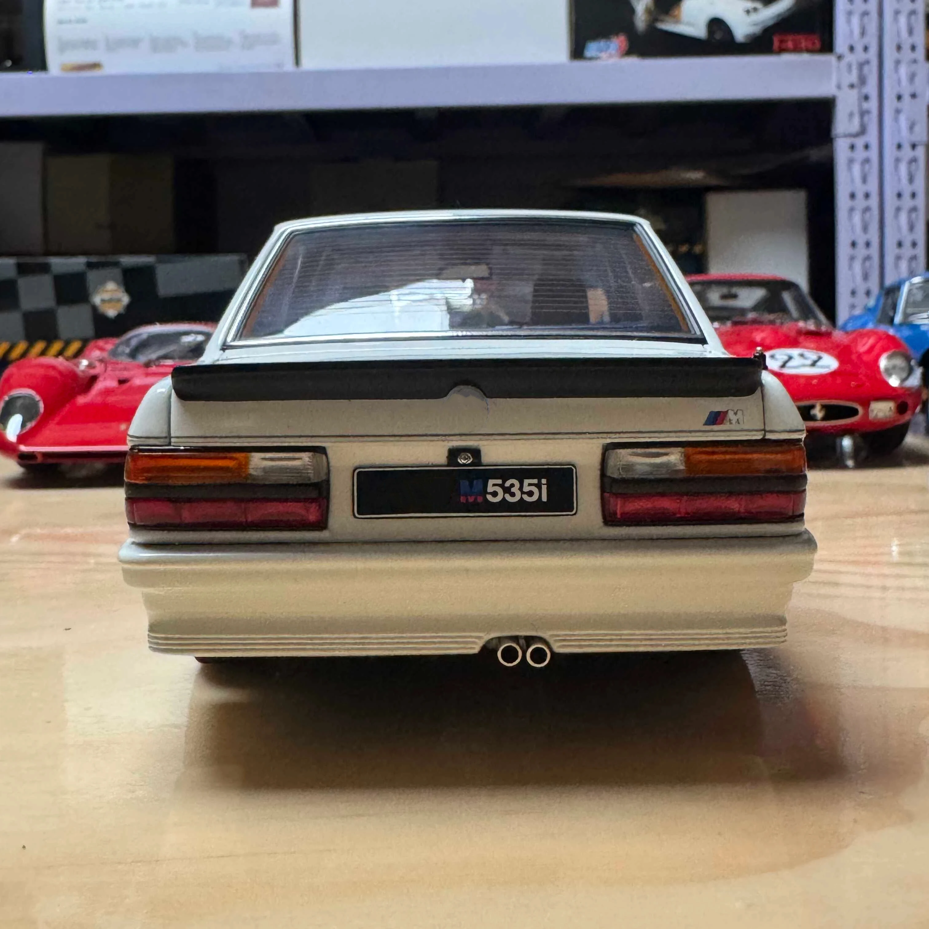 오토아트 1:18 M535i E28 1985 화이트 시뮬레이션 한정판 올 오픈 합금 금속 정적 자동차 모델 장난감 선물