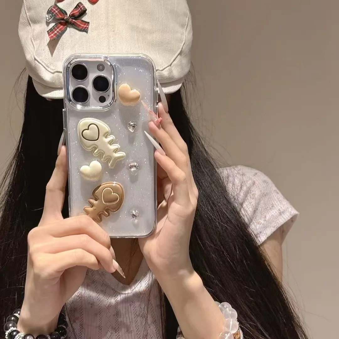 

Three-dimensional fishbone-shaped mobile phone case with cute and interesting design