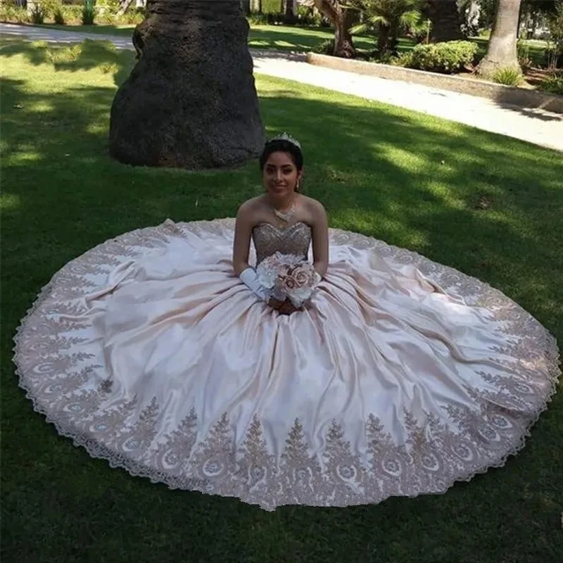 แชมเปญหรูลูกไม้หวาน 16 Quinceanera ชุด 2025 ชุดบอลคริสตัลซาติน Masquerade Vestidos 15 Anos พรหม Gowns ปรับแต่ง