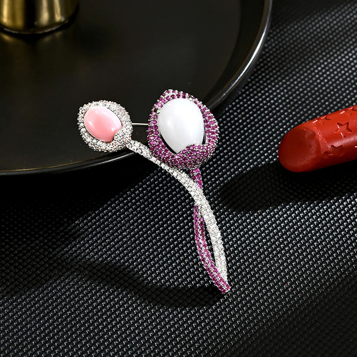 

Simple and Cute Pink Calla Lily Brooch Pin,versatile Women's Corsage Pin Accessories Jewelry Gift