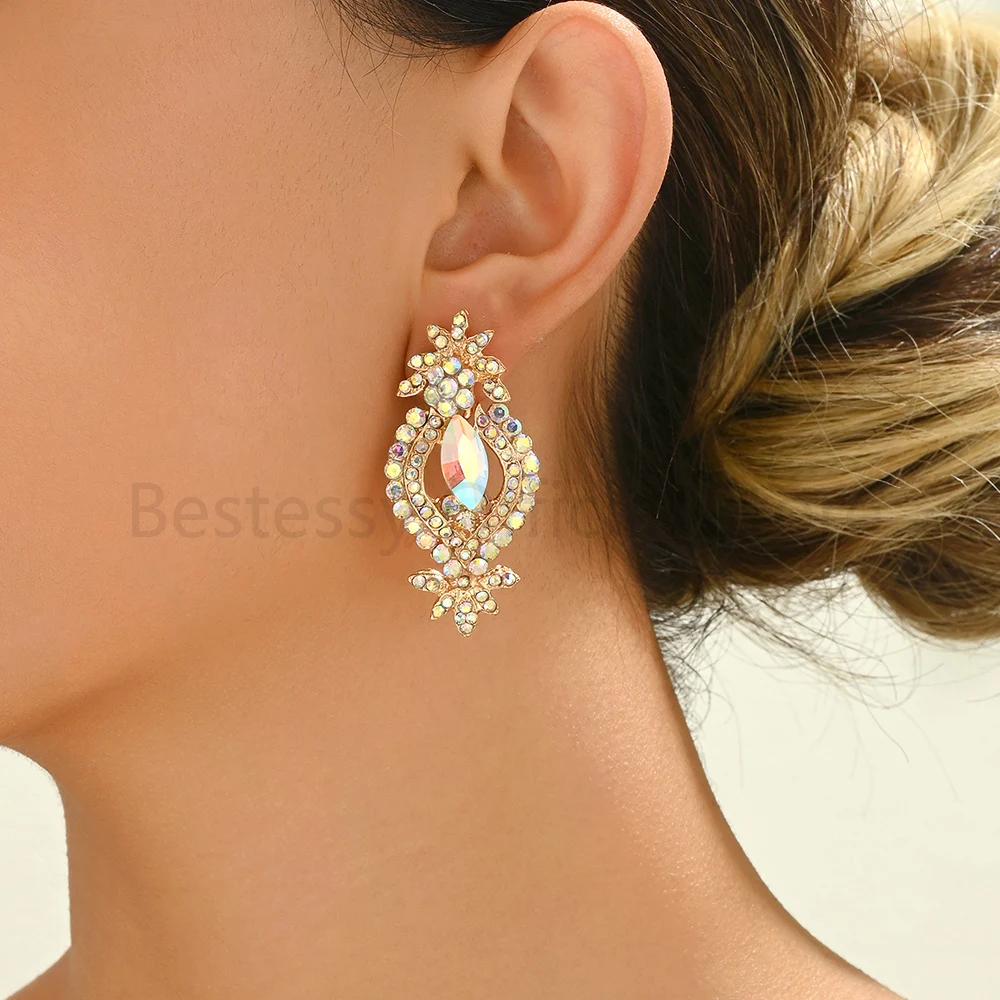 هندسية كلاسيكية تصميم الأزياء شنقا قلادة الأقراط للنساء الفاخرة عالية الجودة الحلو الرومانسية مجوهرات الزفاف الإكسسوارات