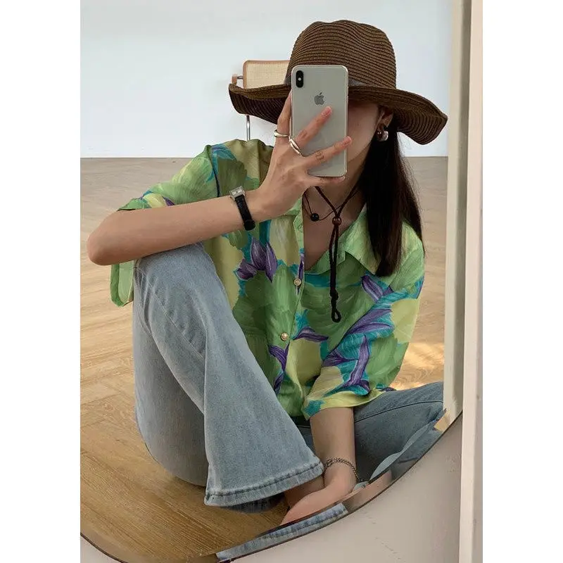 2024 new casual shirts for women summer Hong Kong style retro loose short-sleeved tops design niche sweet and cool shirt trend