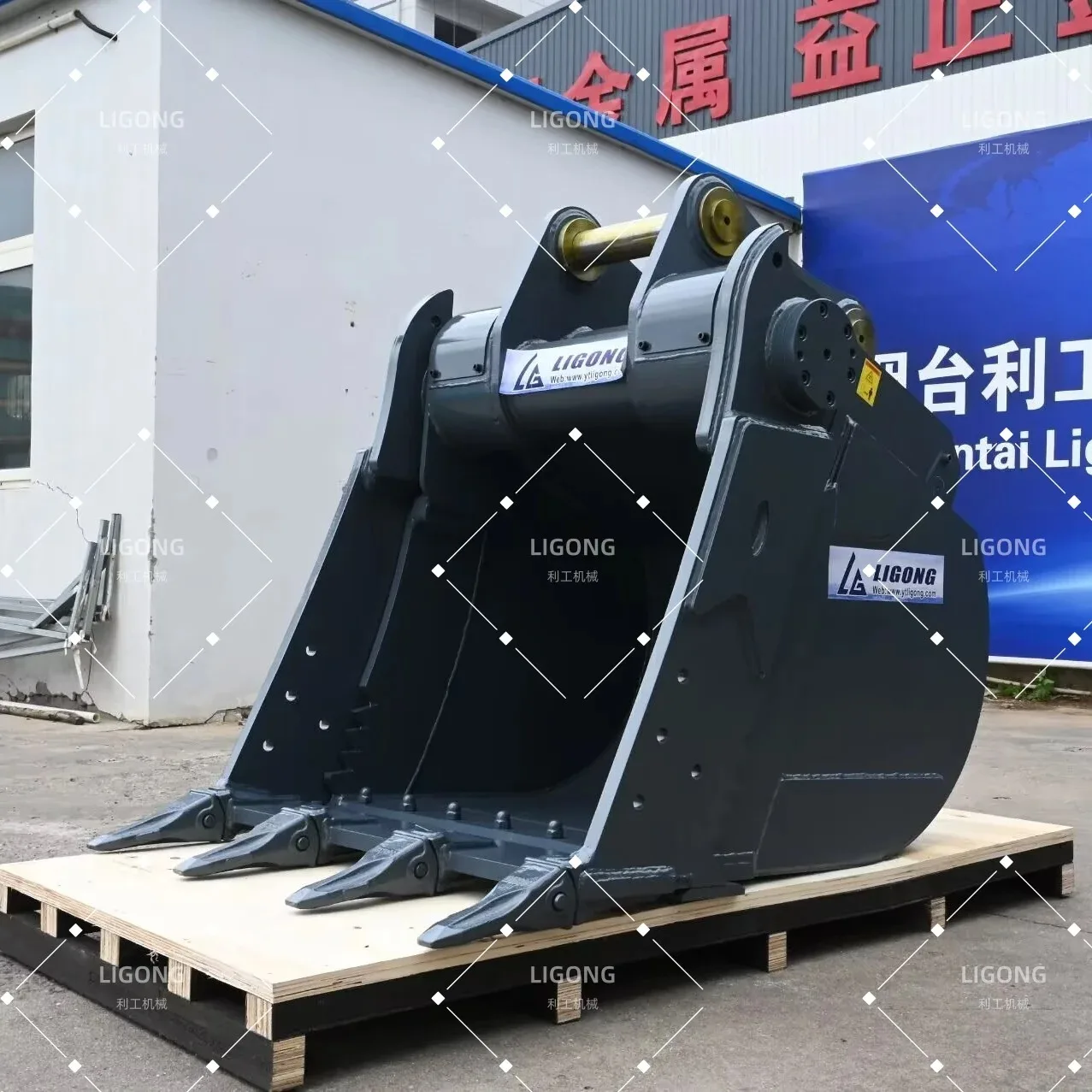 Construction Equipment Multi-Function Machine for Digging Loading Grappling Dozing Scraping - Compact Design for Versatility
