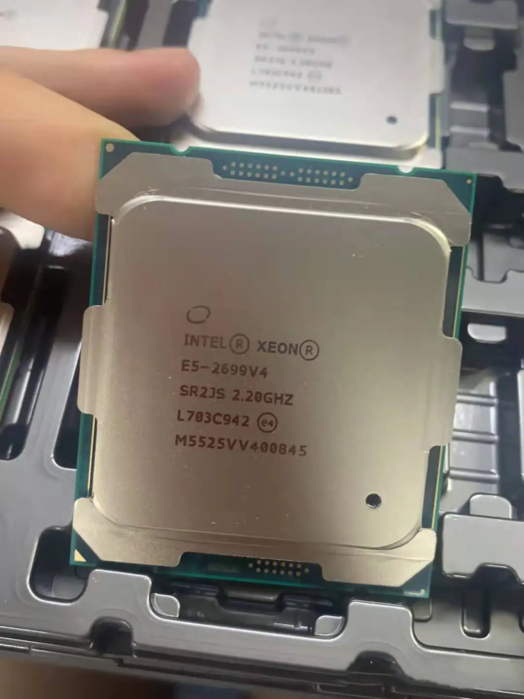 Original Server Cpu Intel Xeon E5-2699 V4 Processor Eight Core 2.2 Ghz Cpu view 3