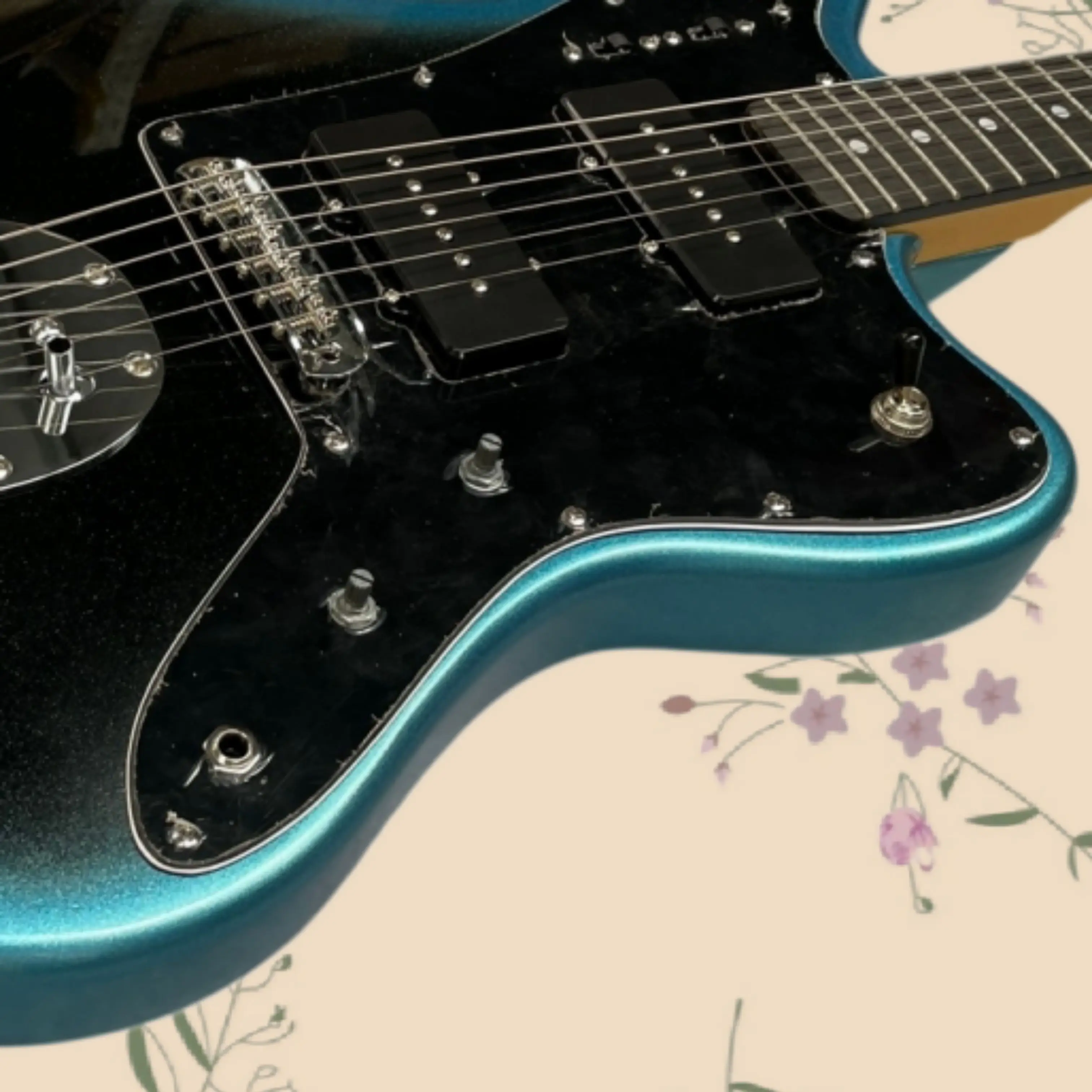 Blue-Black Gradient Electric Guitar, Black Pickguard & SS Pickups Guitars, Perfect For Retro Rock Enthusiasts Guitarra