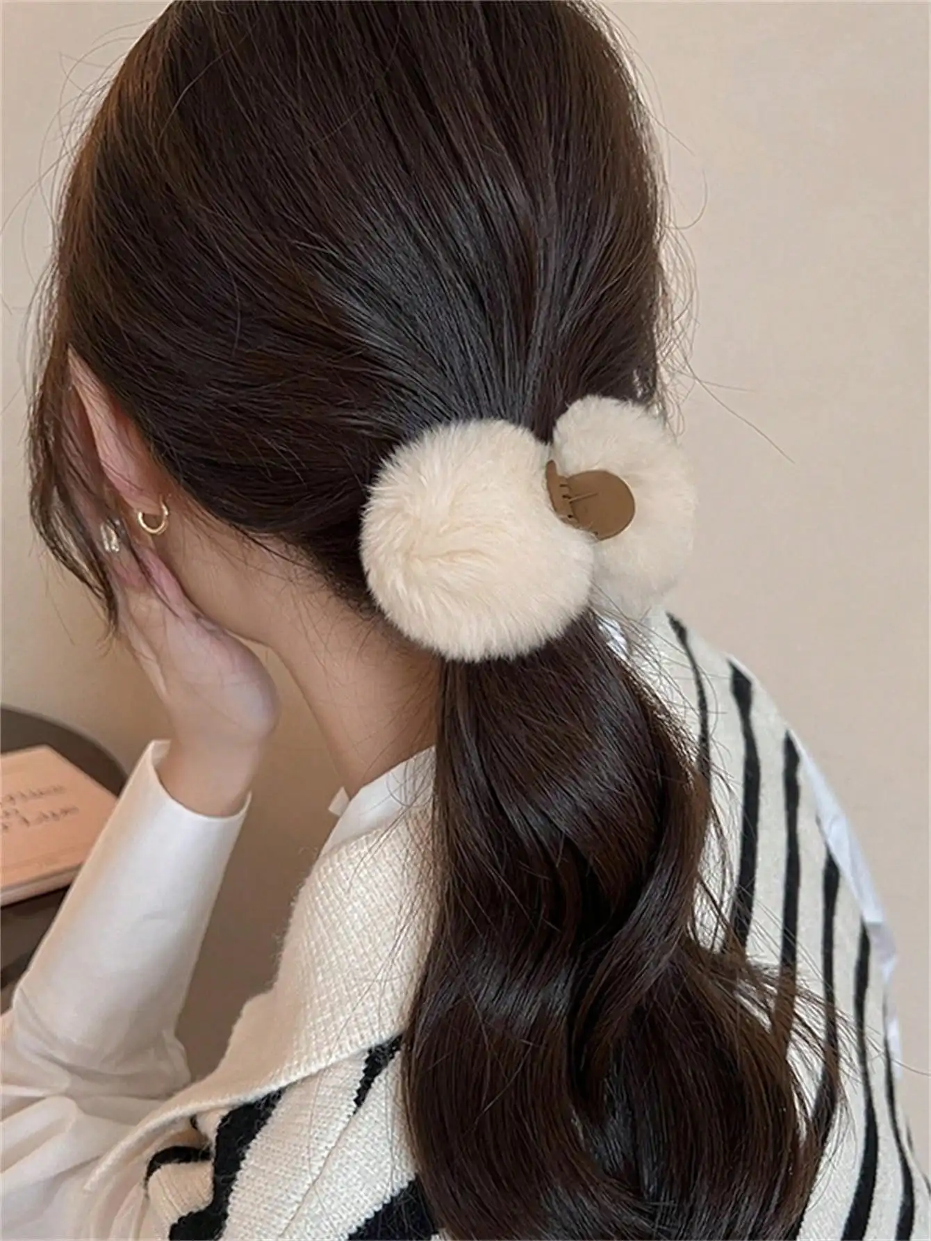 1 Hair claw women Maillard Cute Hairball women\'s fleece Grab Ball Hair Grab Premium hair clip Hair clip