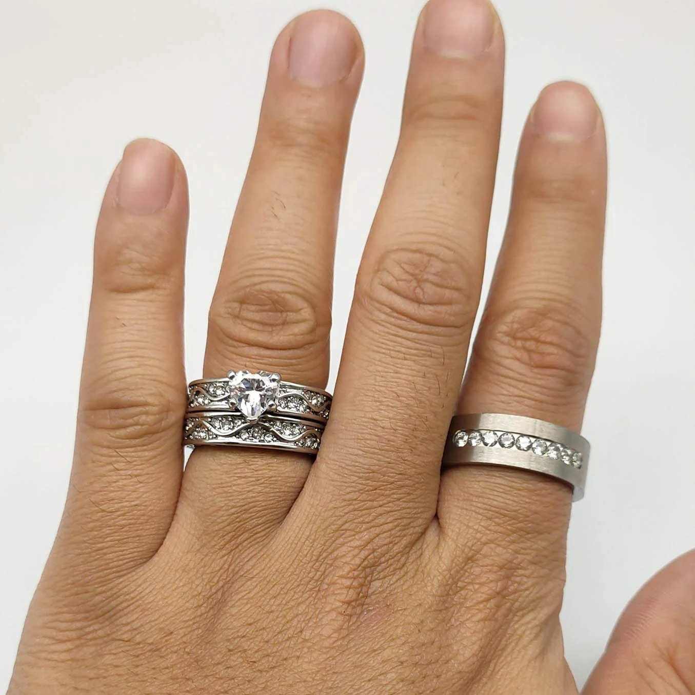 أزياء زوجين خواتم الرجال تشيكوسلوفاكيا الفولاذ المقاوم للصدأ خاتم النساء القلب قطع كريستال الراين خواتم مجموعة مجوهرات الزفاف الخطوبة