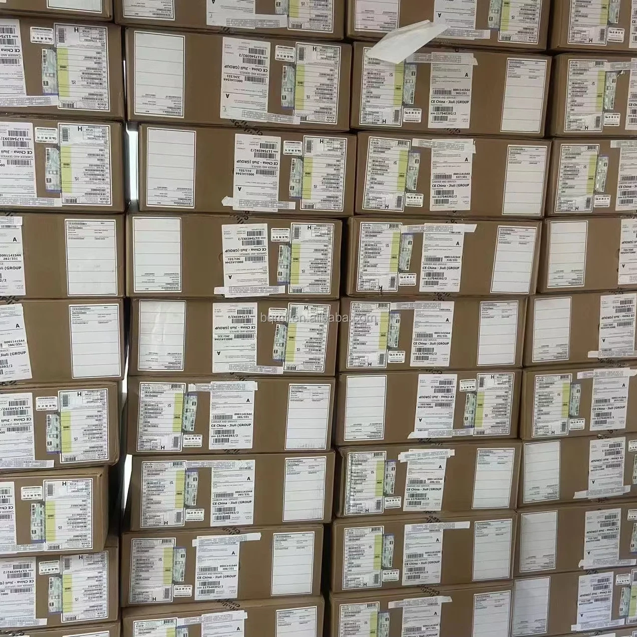 Original C9500-48Y4C-A 9500 Series 48 Port SFP 10/100/1000Mbps POE for Switch with DNA License in Stock