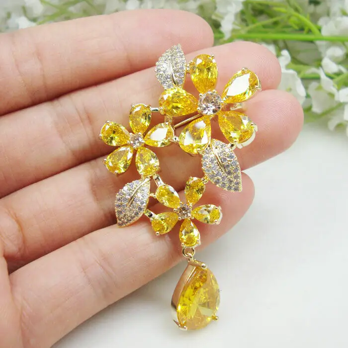 Woman's Charming Microinlay Yellow Zircon Crystal 3 Flower Teardrop Brooch Pin