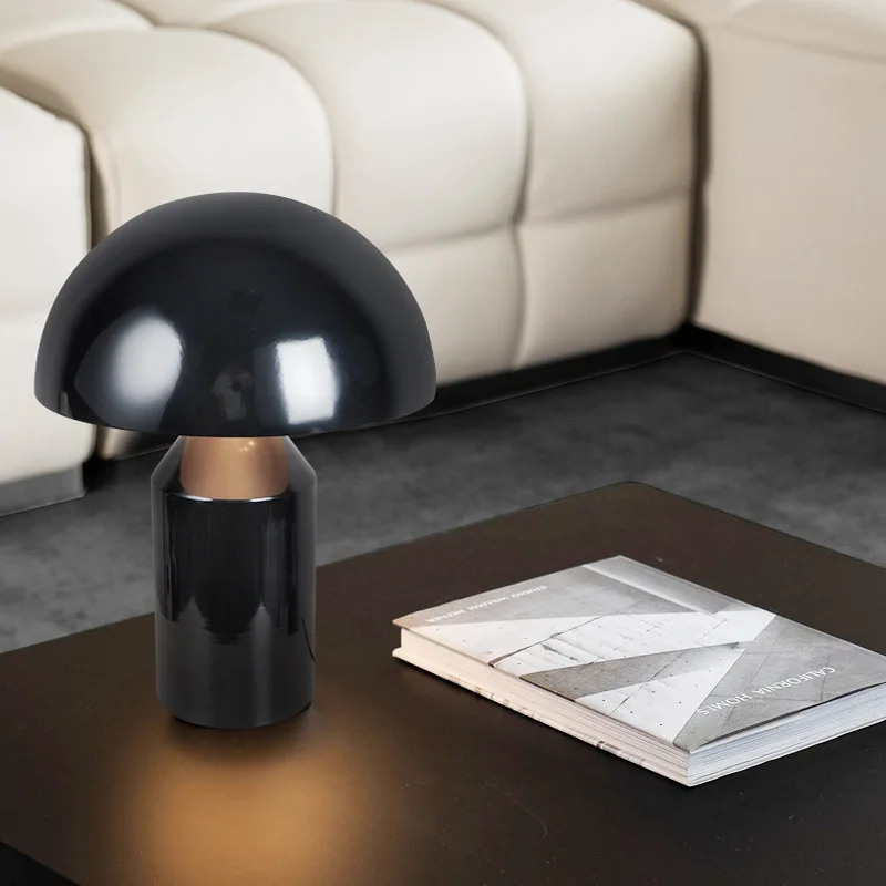

Cross-border metal mushroom table lamp light luxury high-end modern simple Nordic bedroom bedside creative atmosphere table lamp
