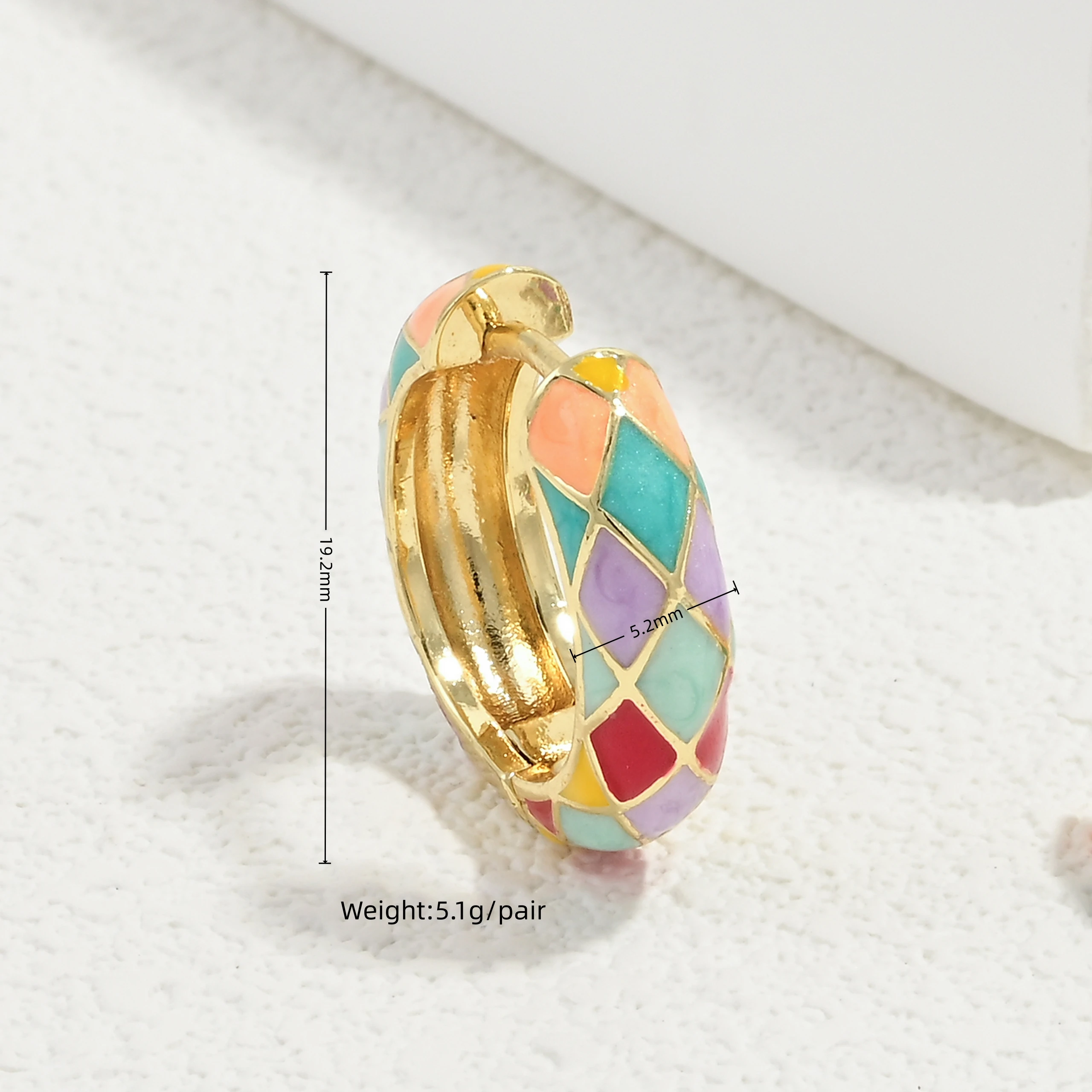 Enameled Gold Plated Diamond-Patterned Hoop Earrings Women's Fall/Winter Sweater Earrings Vintage Classic Accessories:VE1873