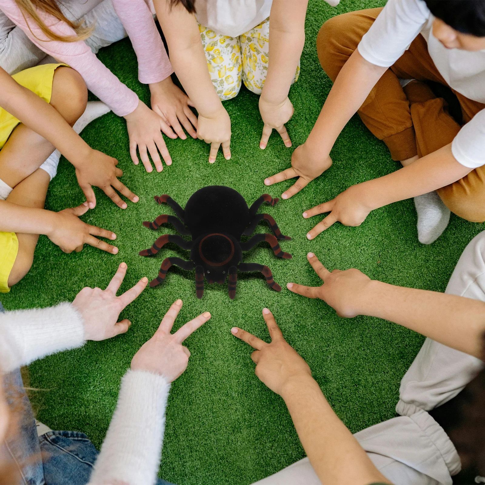 

18X15Cm Remote Controlled Wall Climbing Spider Black Electronic Scared Spider Crawler For Kids Adults Trick Joke Gift Novelty