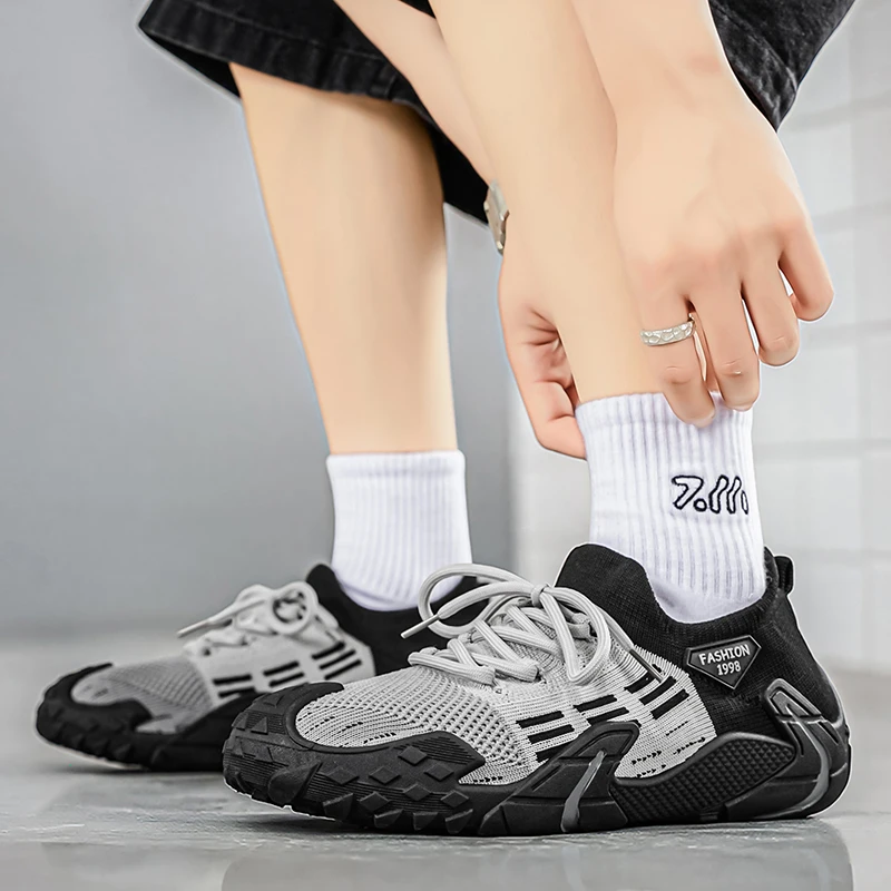 High quality netted shoes with color matching design soft sole wear resistant breathable and anti slip Comfortable lining
