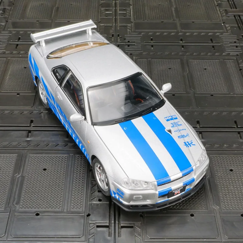 1:24 r34 skyline rápido e furioso liga modelo de carro som e luz puxar para trás brinquedo das crianças colecionáveis presente aniversário