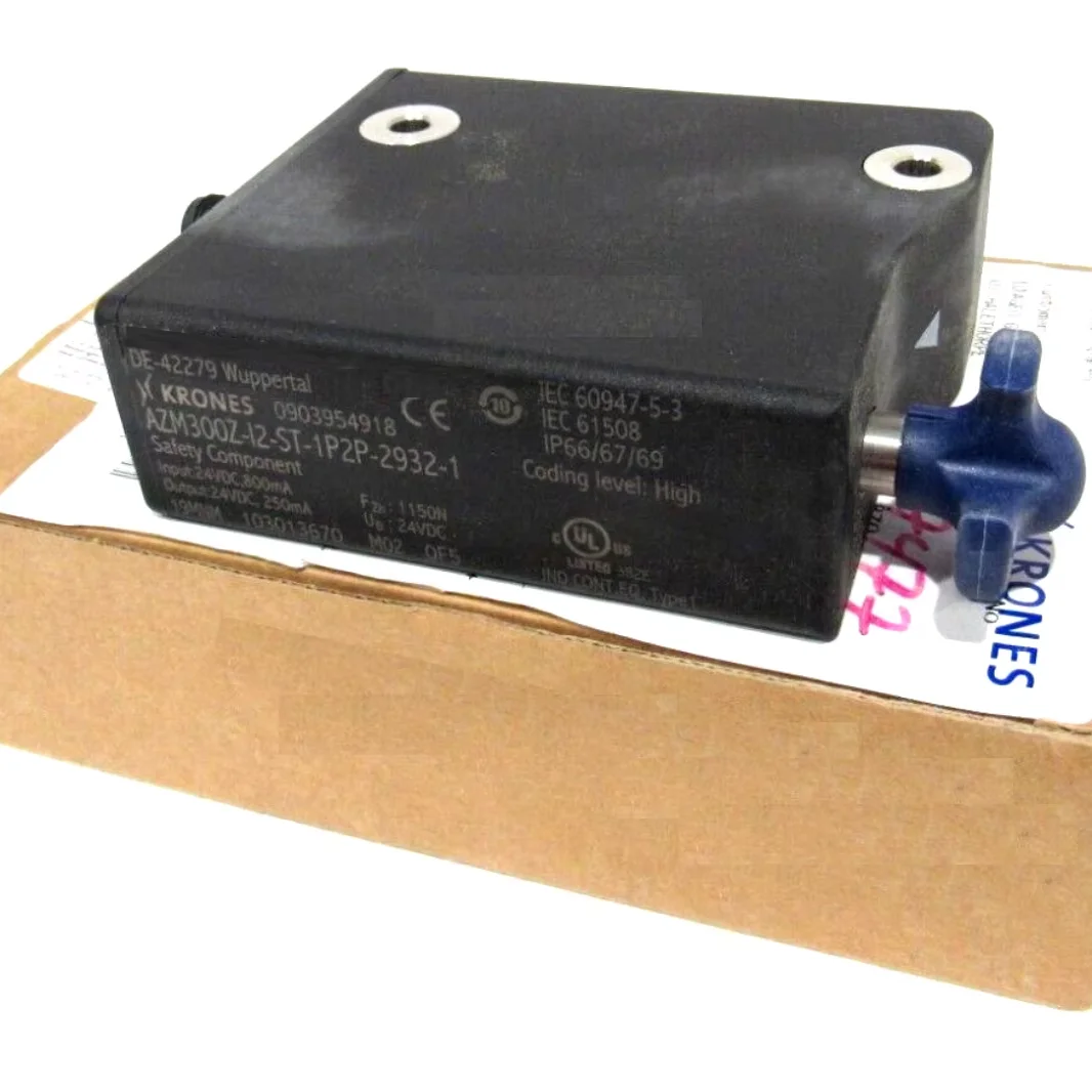 New and Original  AZM300B-I1-ST-1P2P-A     interlock from the AZM300 series for safety door monitoring