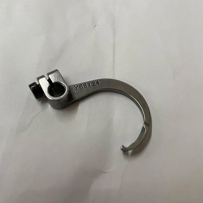 Industrial Sewing Machine Spare Parts Looper 68217 And Thread Hook 68124 For Yamato FD-62 Four Needle Six Thread Machine