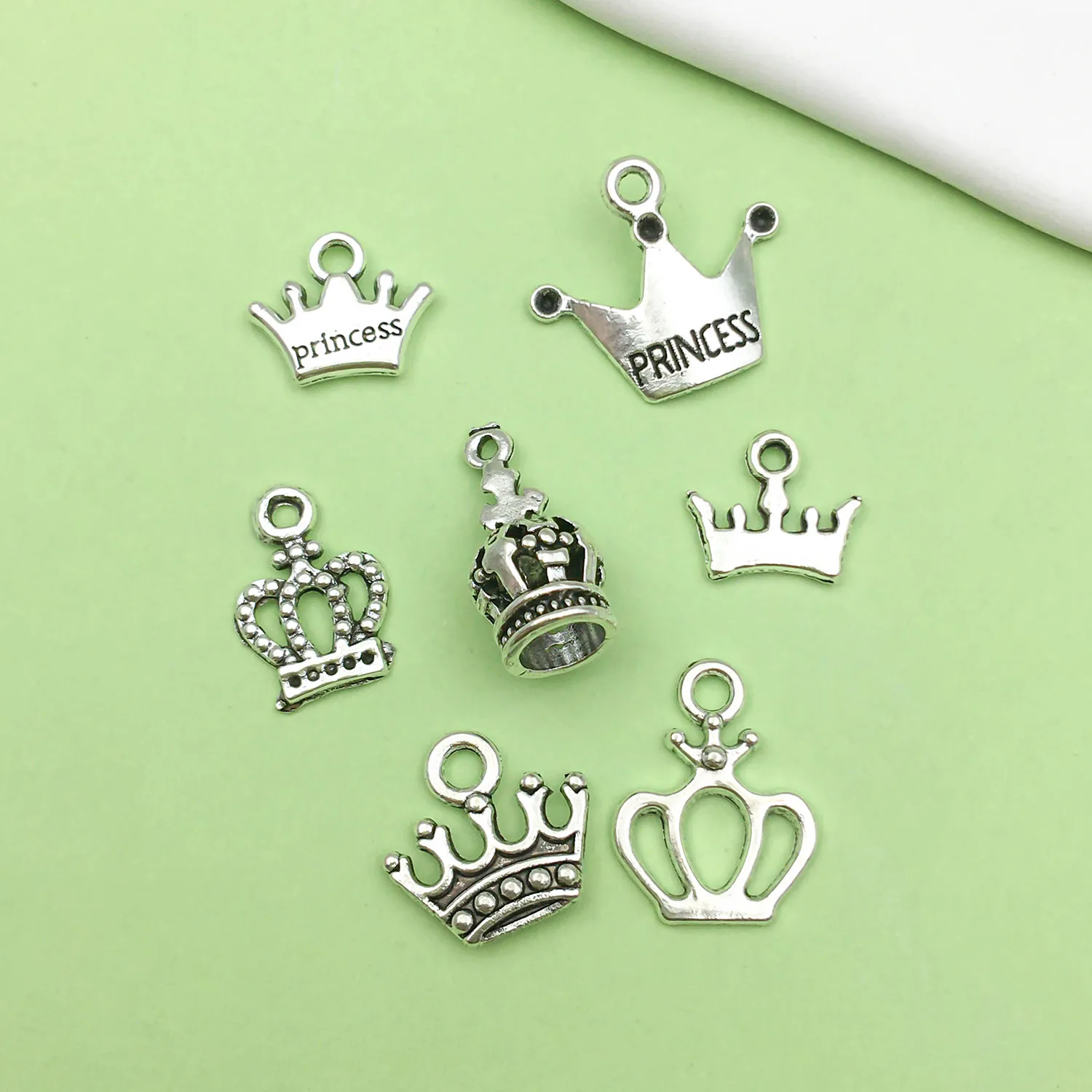 20pcs Zinc Alloy Antique Silvery Vintage Crown Design Charms Pendant For DIY Jewelry Making Accessories