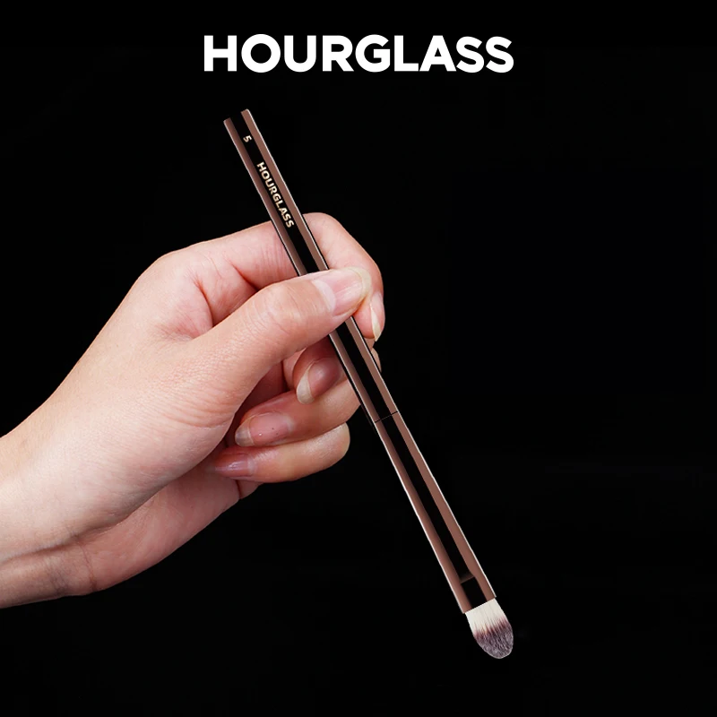 Hourglass Makeup Brush- No.5 Small Concealer Brush Soft and Skin-friendly Fiber Hair Cover up Flaws Fashion Design Face Brush