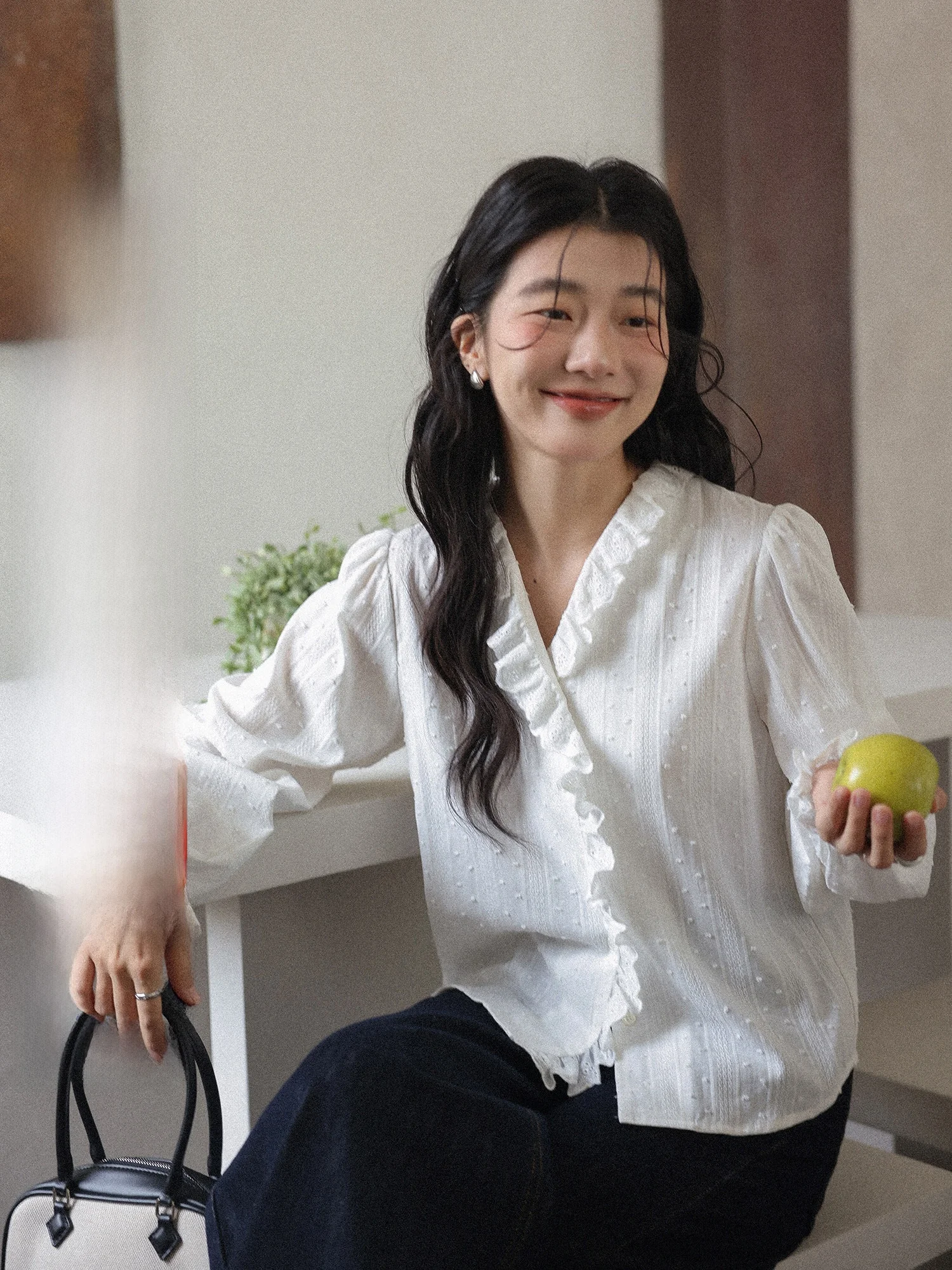 

Ele White Long Sve Women's irt Loose V-Ne Lace Puffy Sves Spring Faion Design Sensation Casual Top