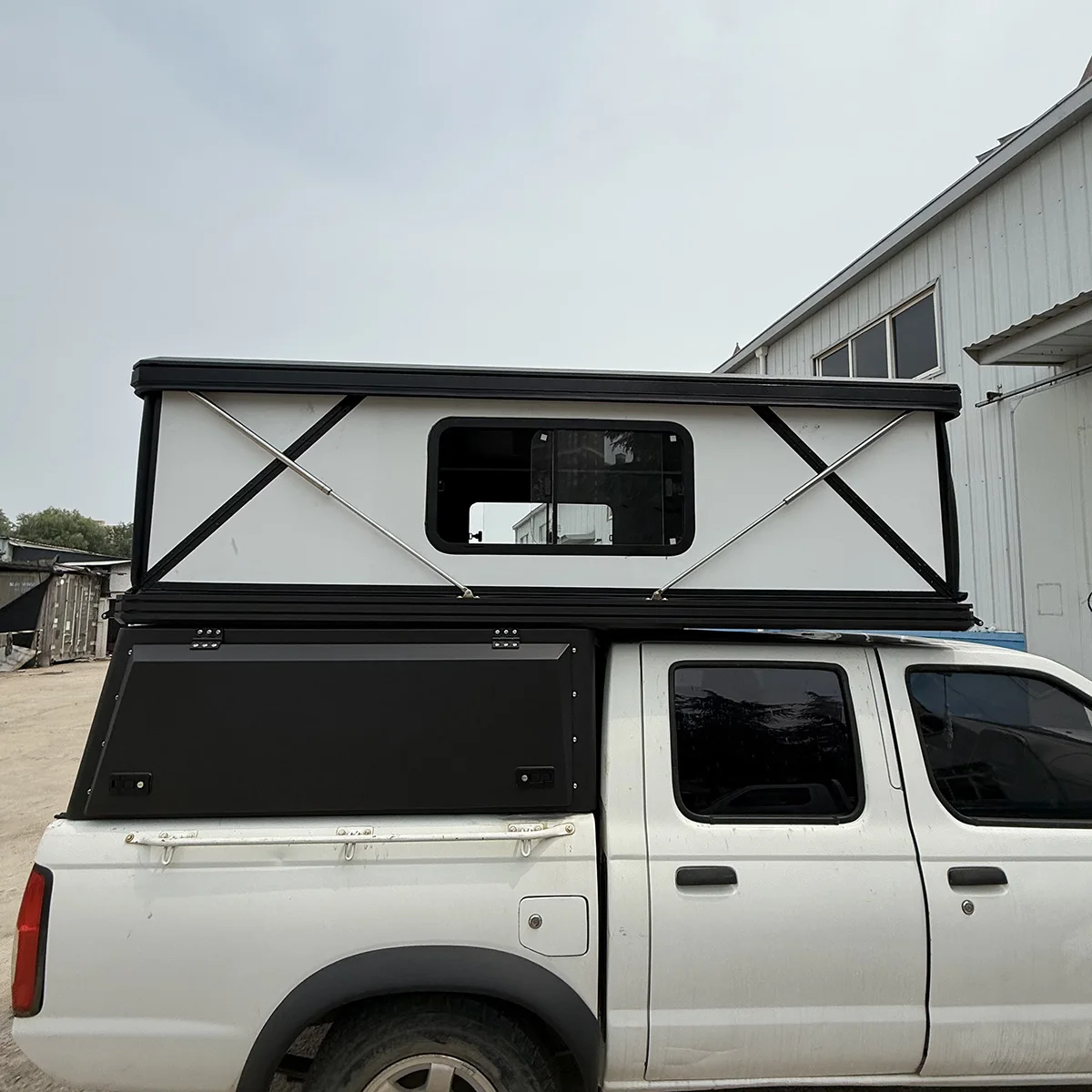 Fly Wing Pickup Truck Off-Road Hard Shell Roof Top Tent For Camping 2-Person Waterproof Aluminum Foldable Car Rooftop Tent